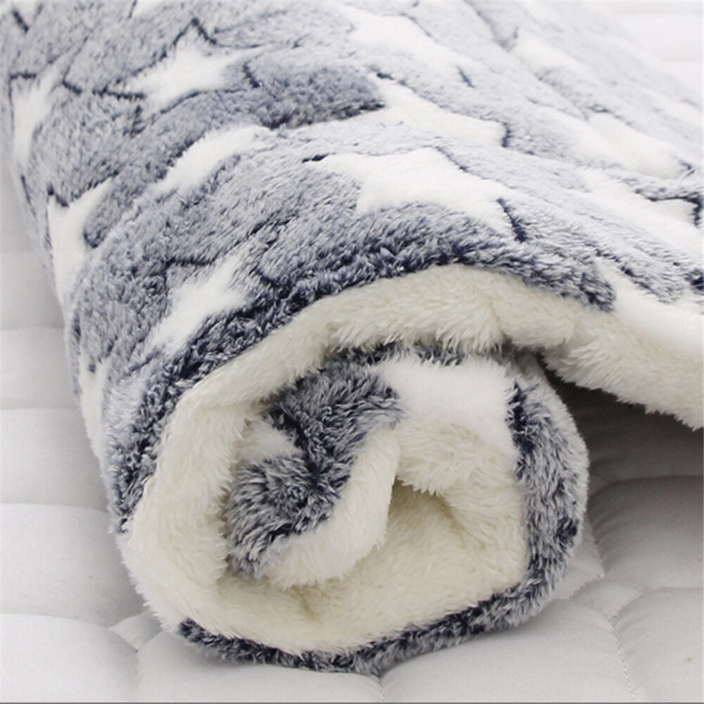 Premium Thermal Fleece Pet Blanket for Cats and Dogs - Soft and Cozy Bed Mat